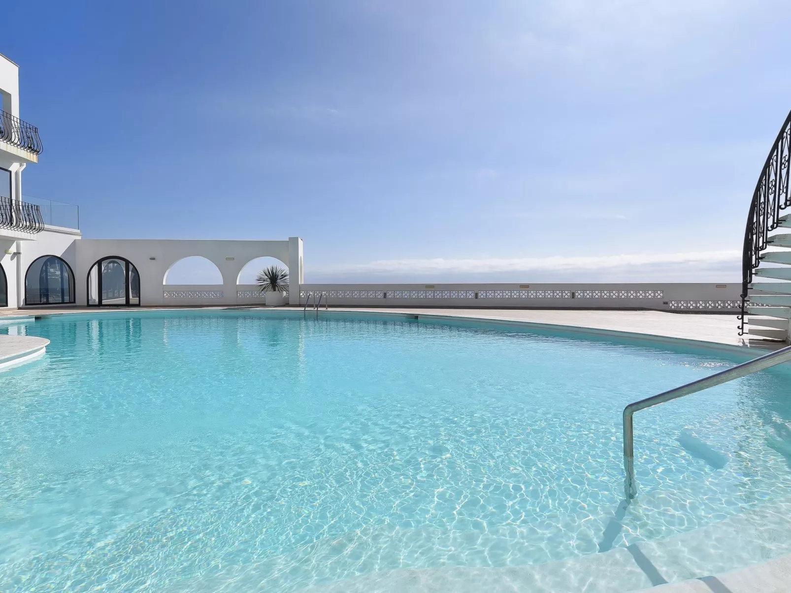 Seaside Suite 302-Outside