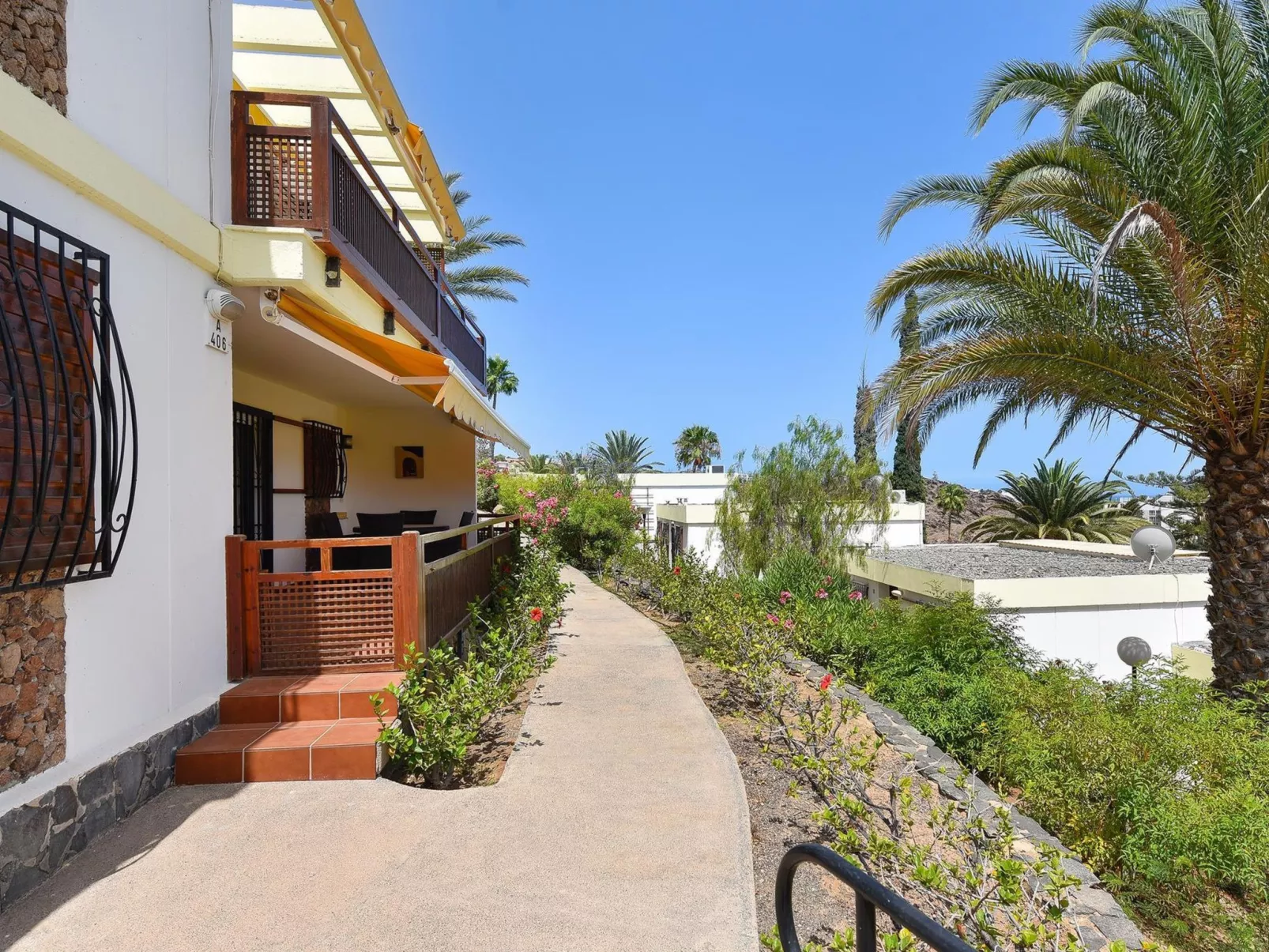 Bungalow Rocas Rojas 406B-Outside