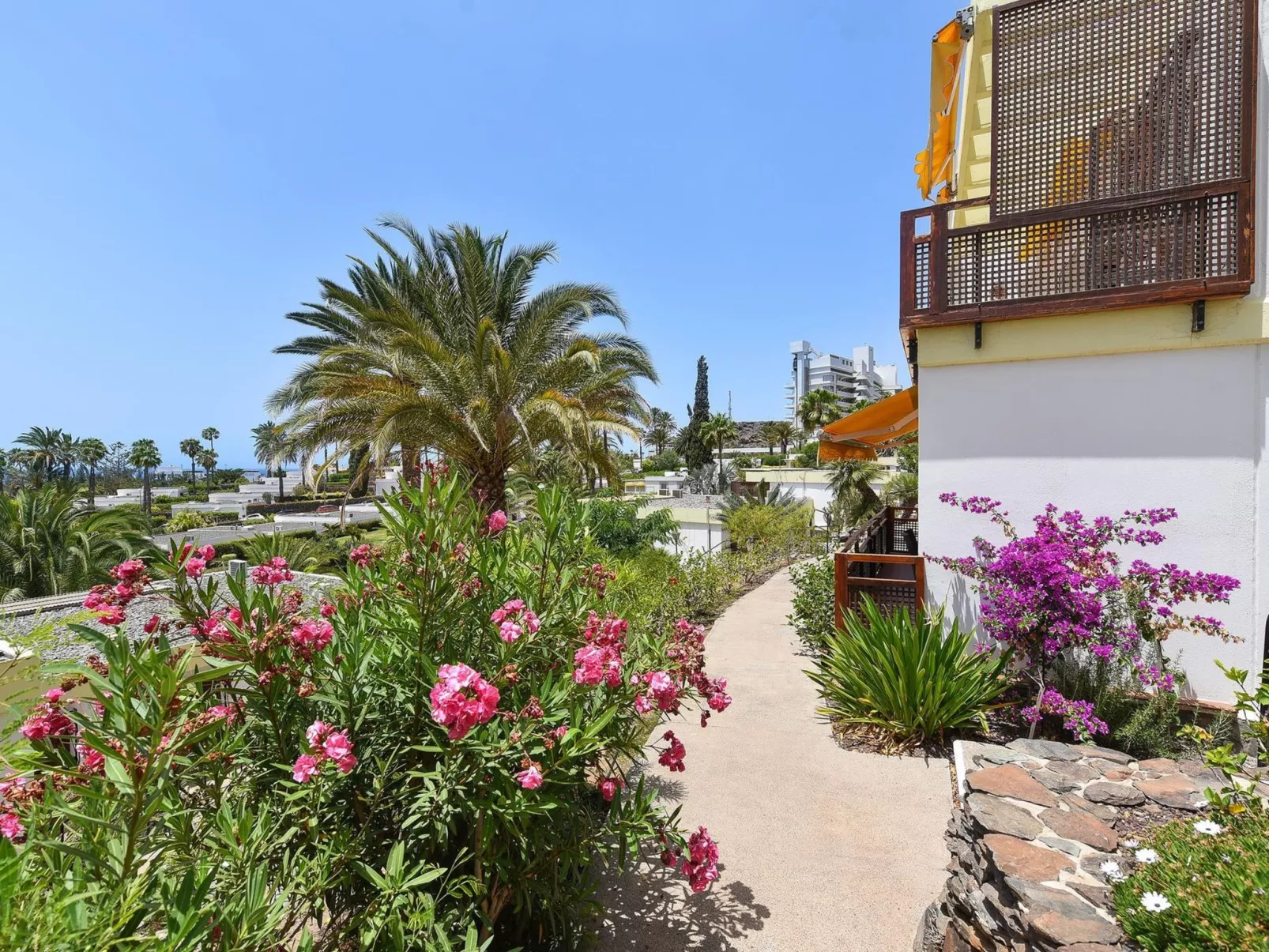 Bungalow Rocas Rojas 406B-Outside