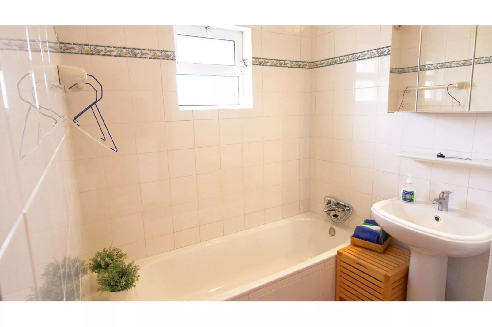 Casa Papoilas-Bathroom