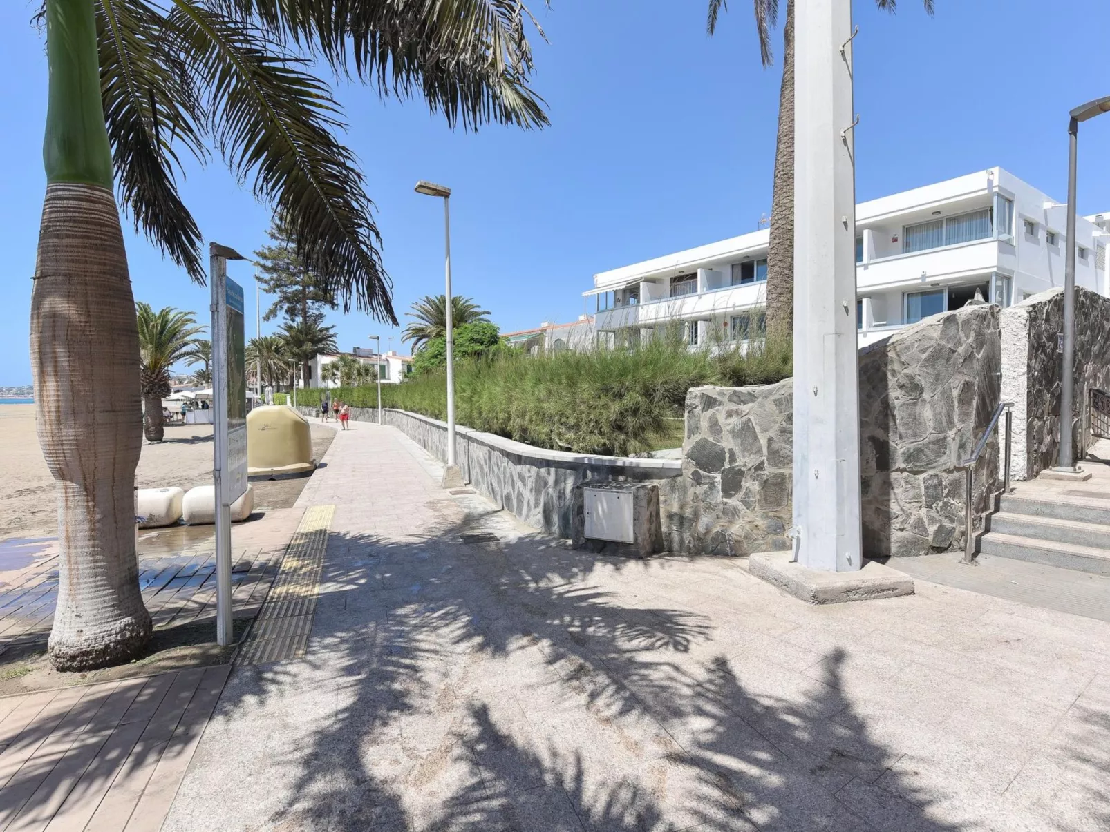  Beachfront Nasas 6 CD-Outside