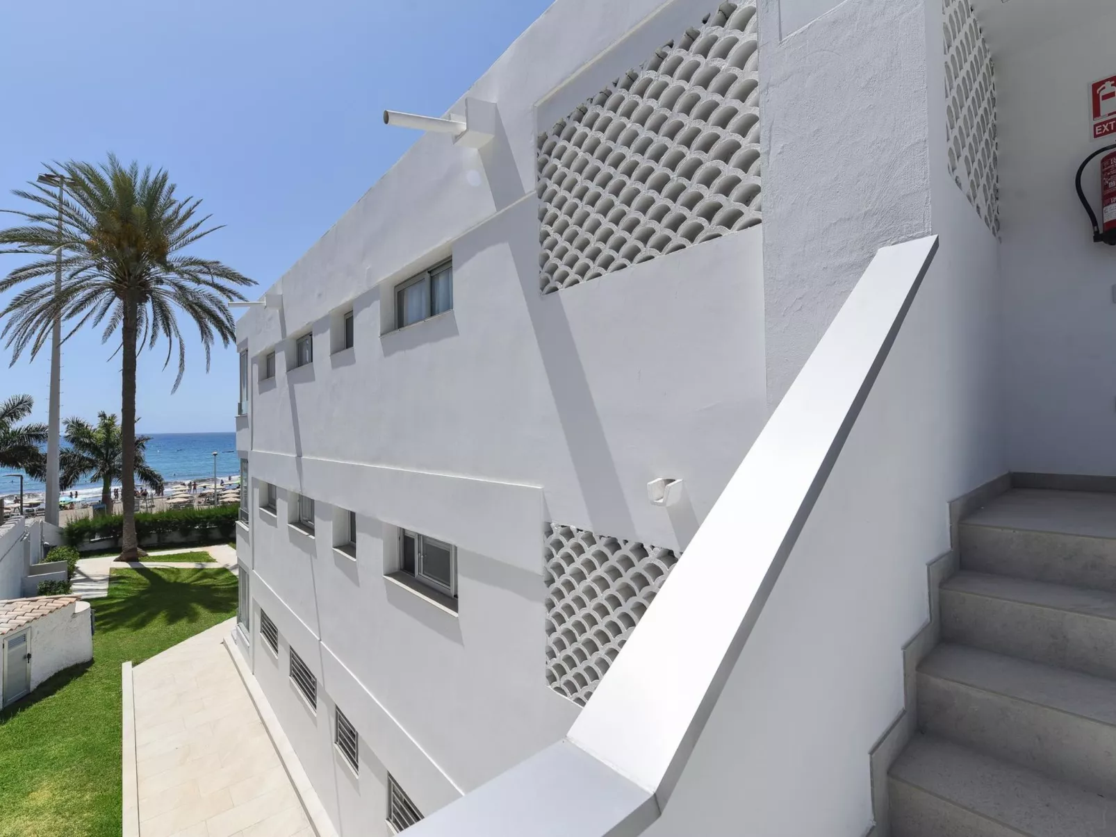  Beachfront Nasas 6 CD-Outside