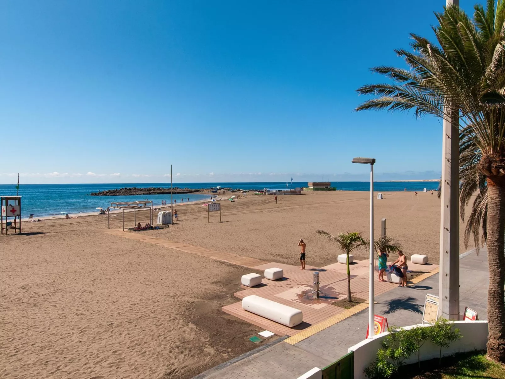  Beachfront Nasas 6 CD-Outside