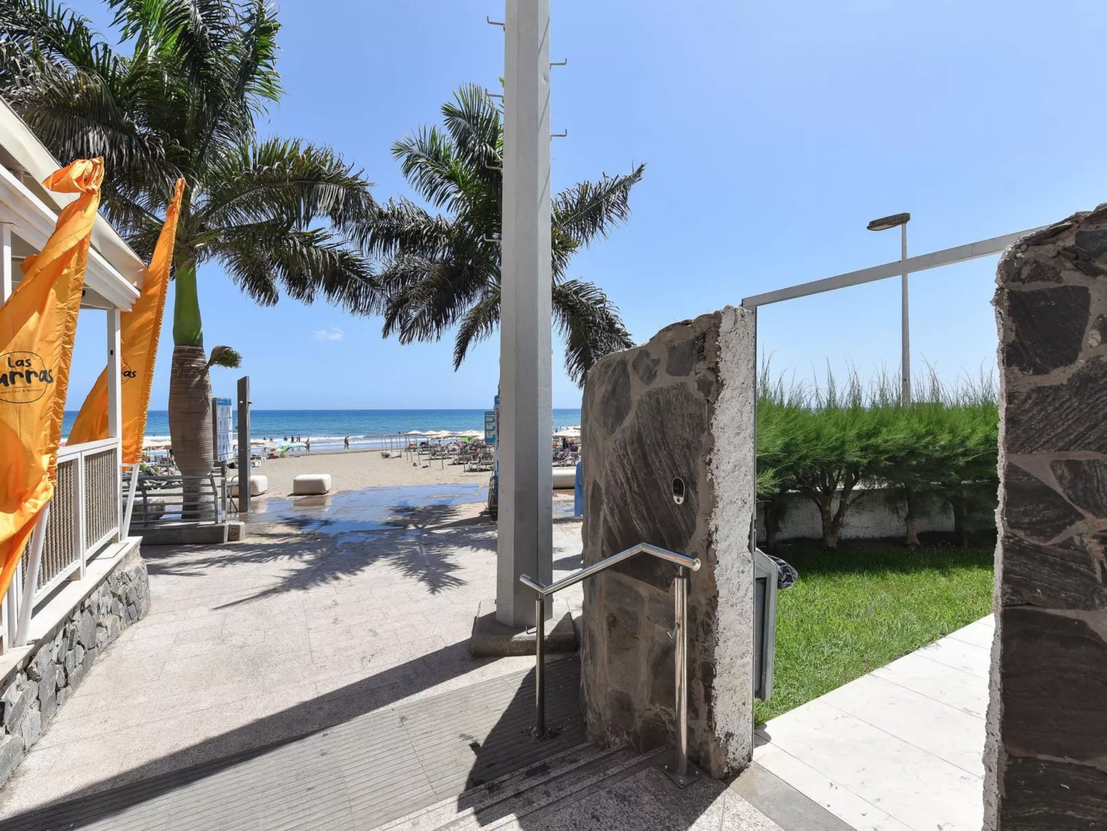  Beachfront Nasas 6 CD-Outside