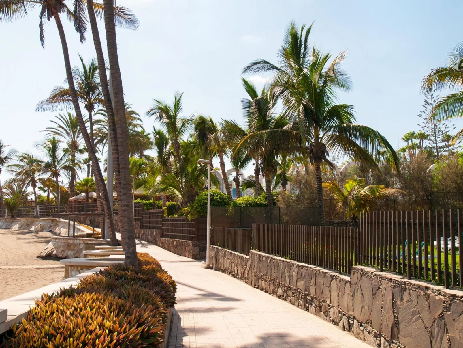  Beachfront Nasas 6 CD-Outside