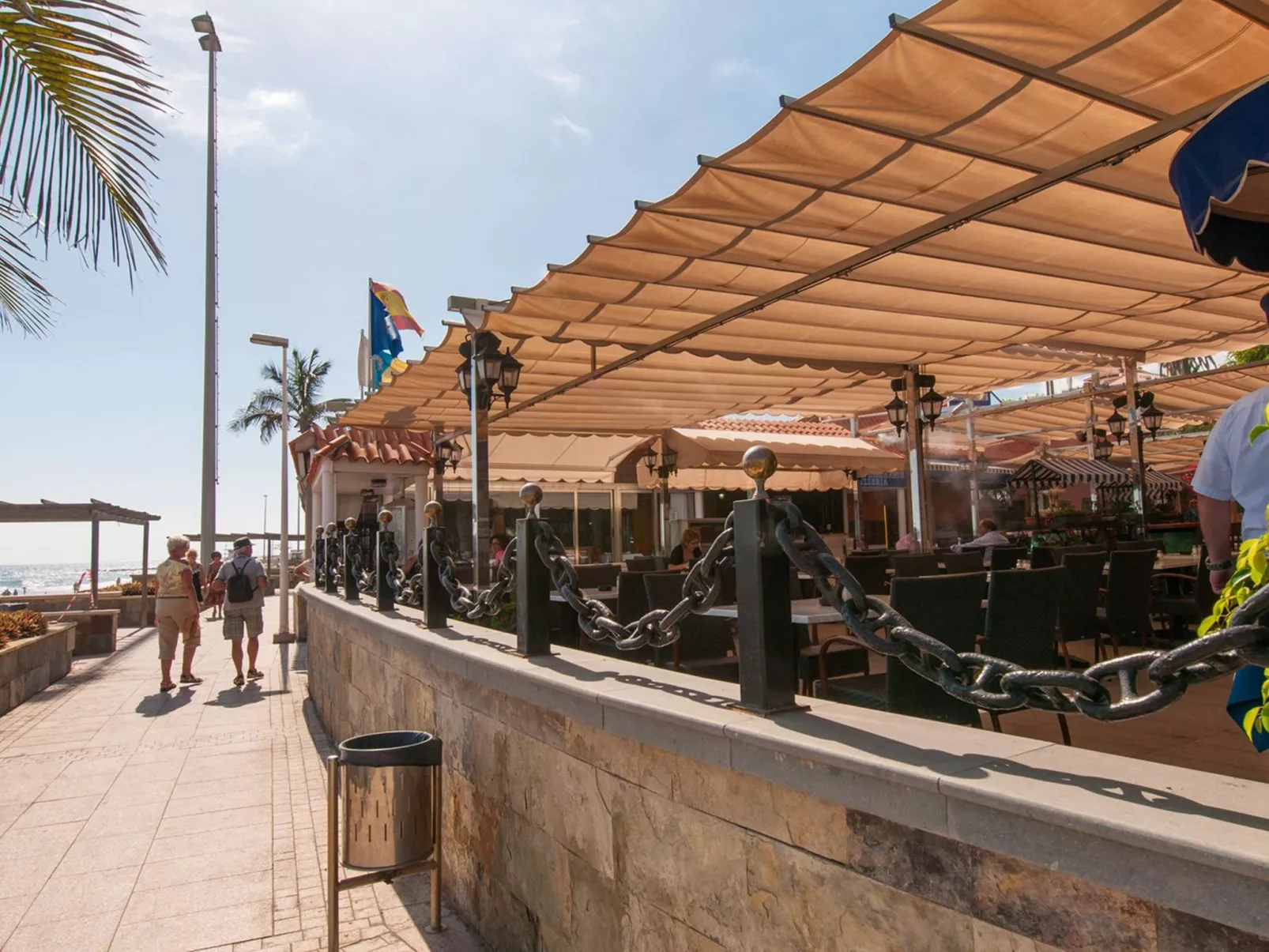  Beachfront Nasas 6 CD-Outside