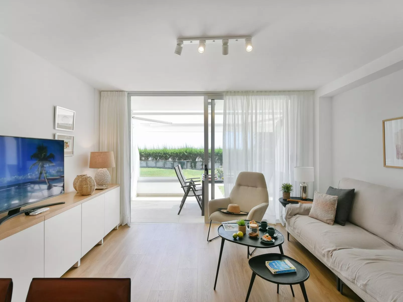 Beachfront Nasas 4 JM-Inside