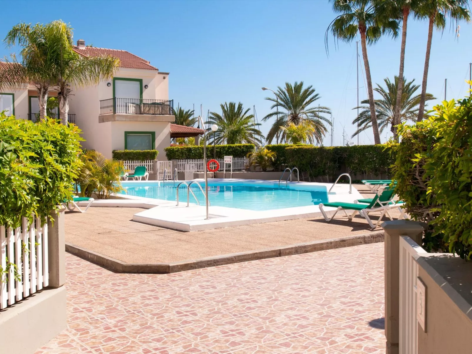 Cabosos 4-Outside