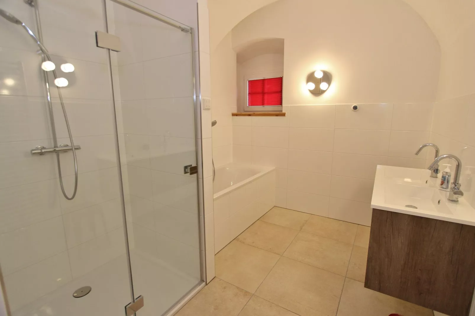 Steindorf-Bathroom