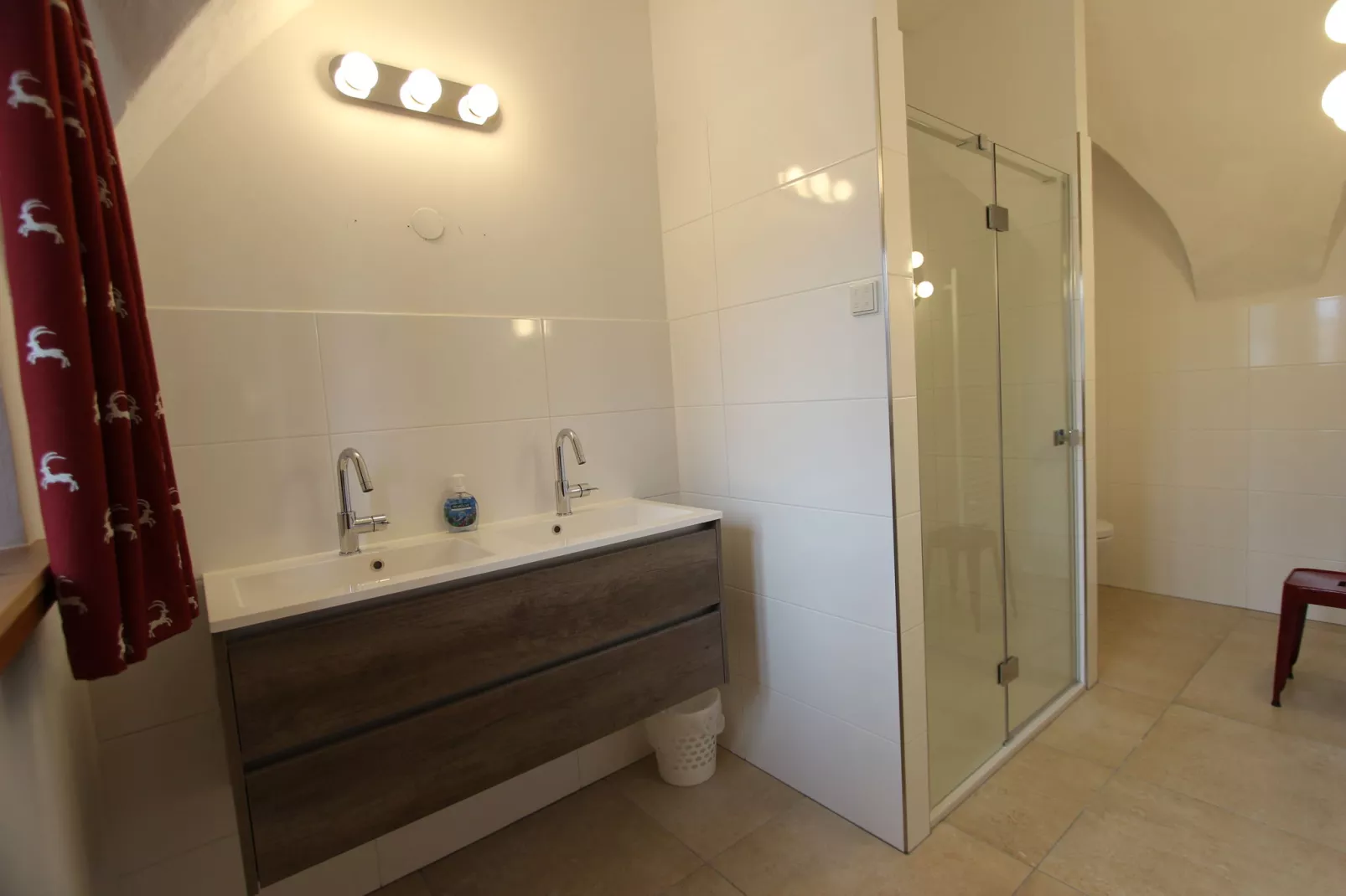 Steindorf-Bathroom