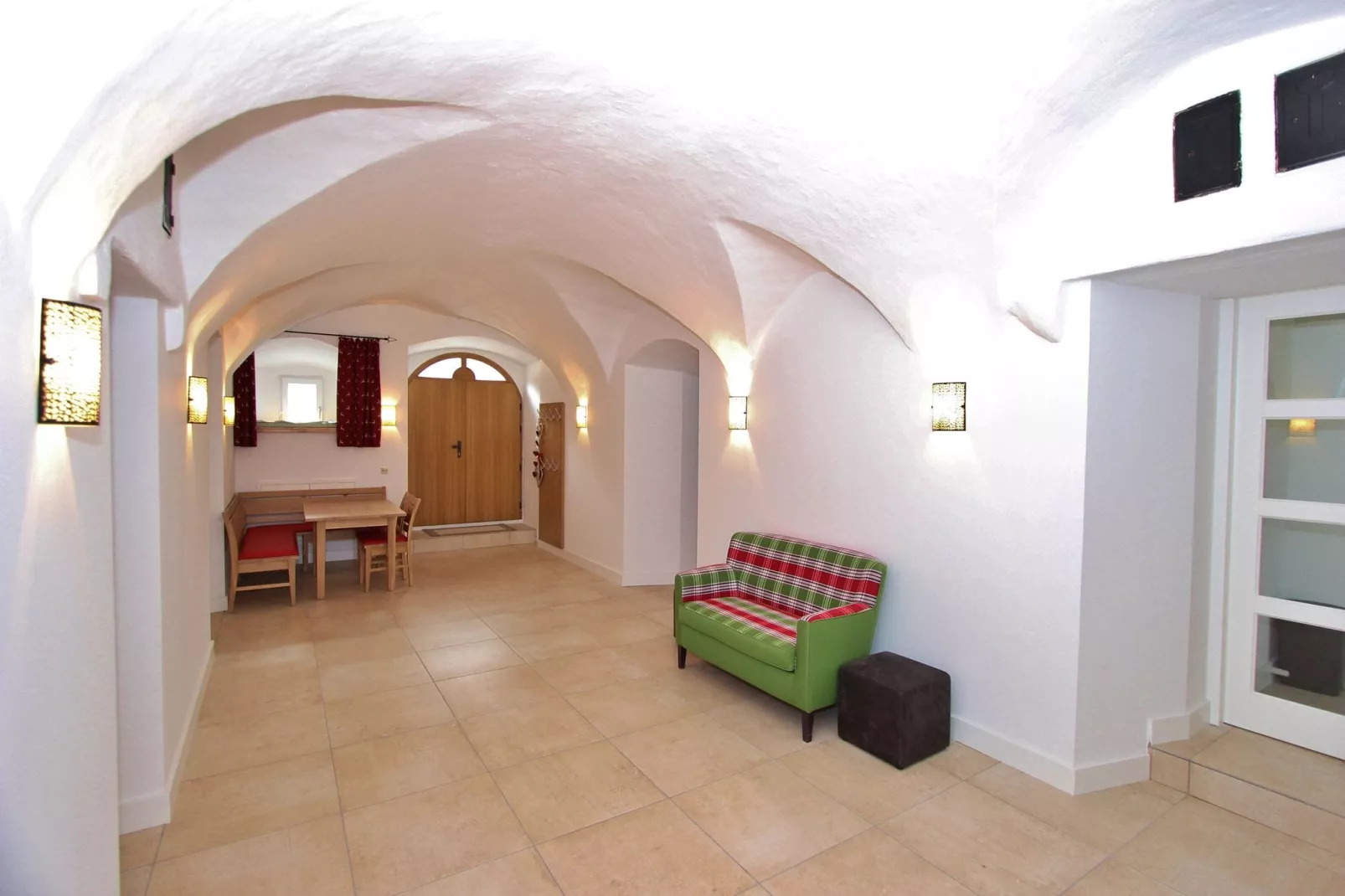 Steindorf 8-Reception hall