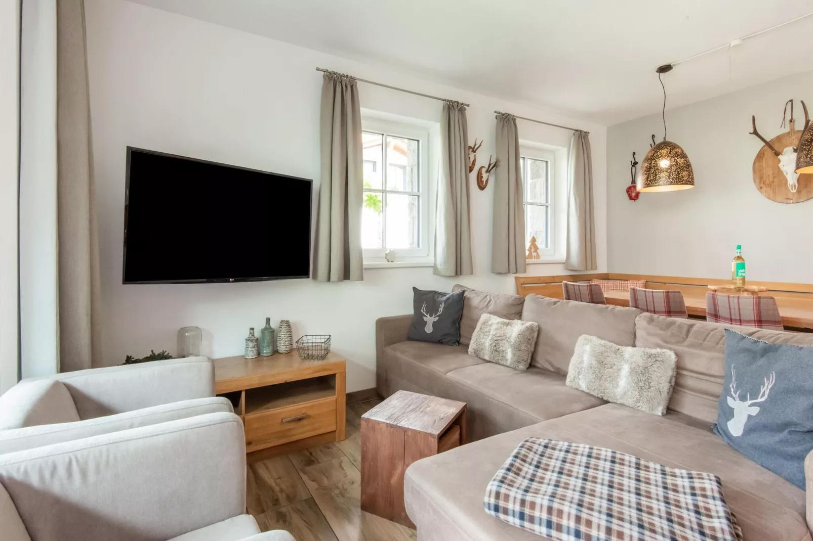 Chalet Flora-Living room