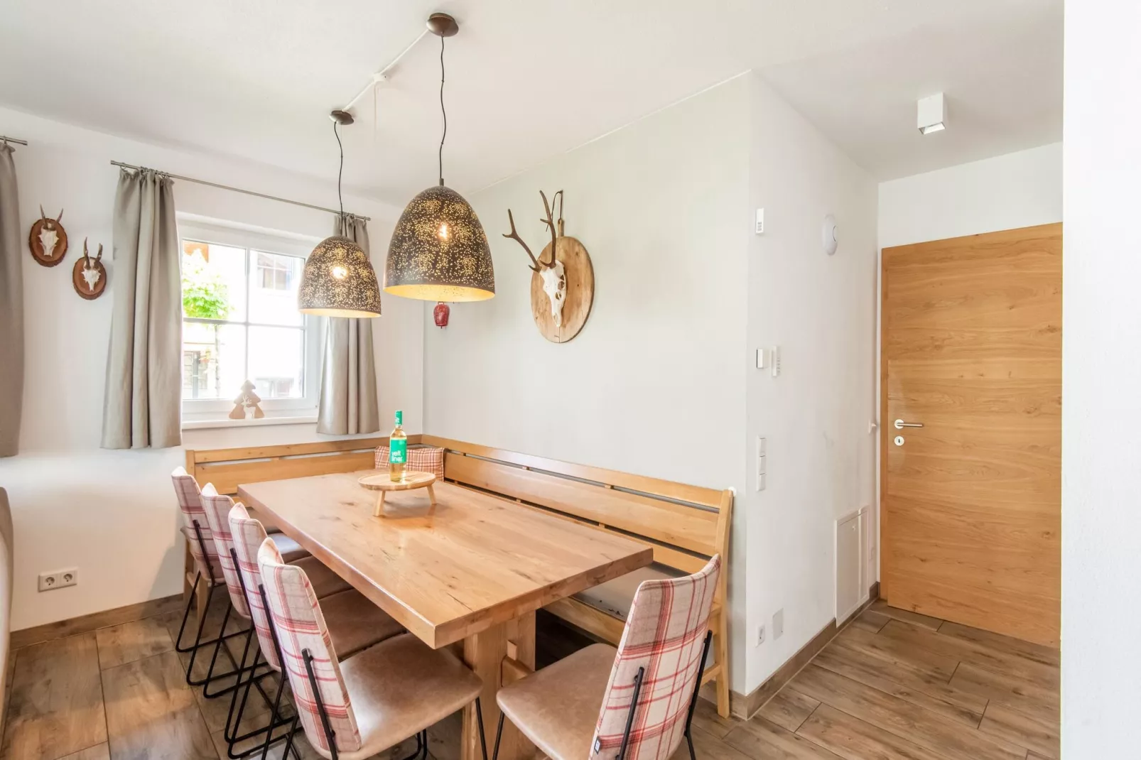 Chalet Flora-Dining room