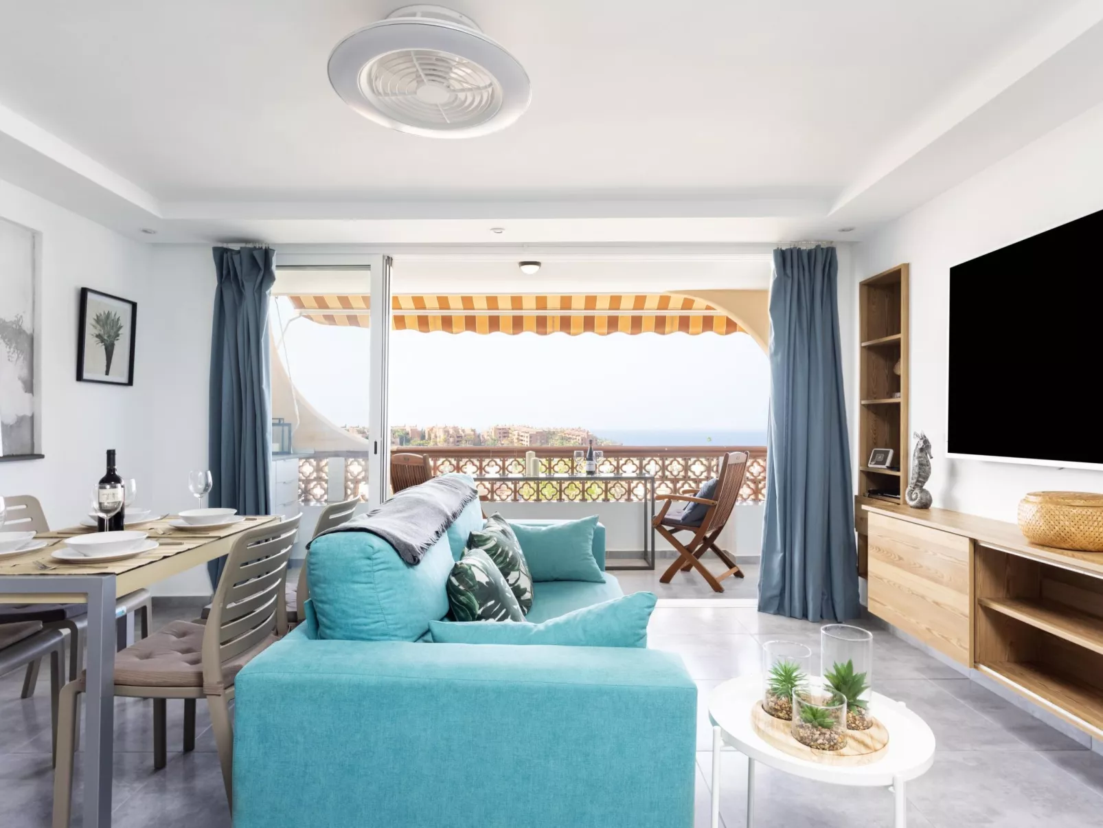 Royal Sunset Loggia-Inside