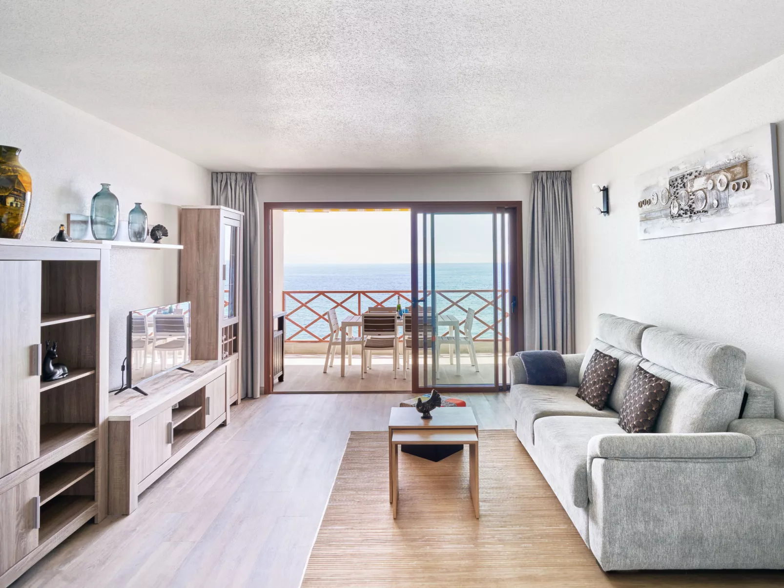 Sea View Neptuno-Inside