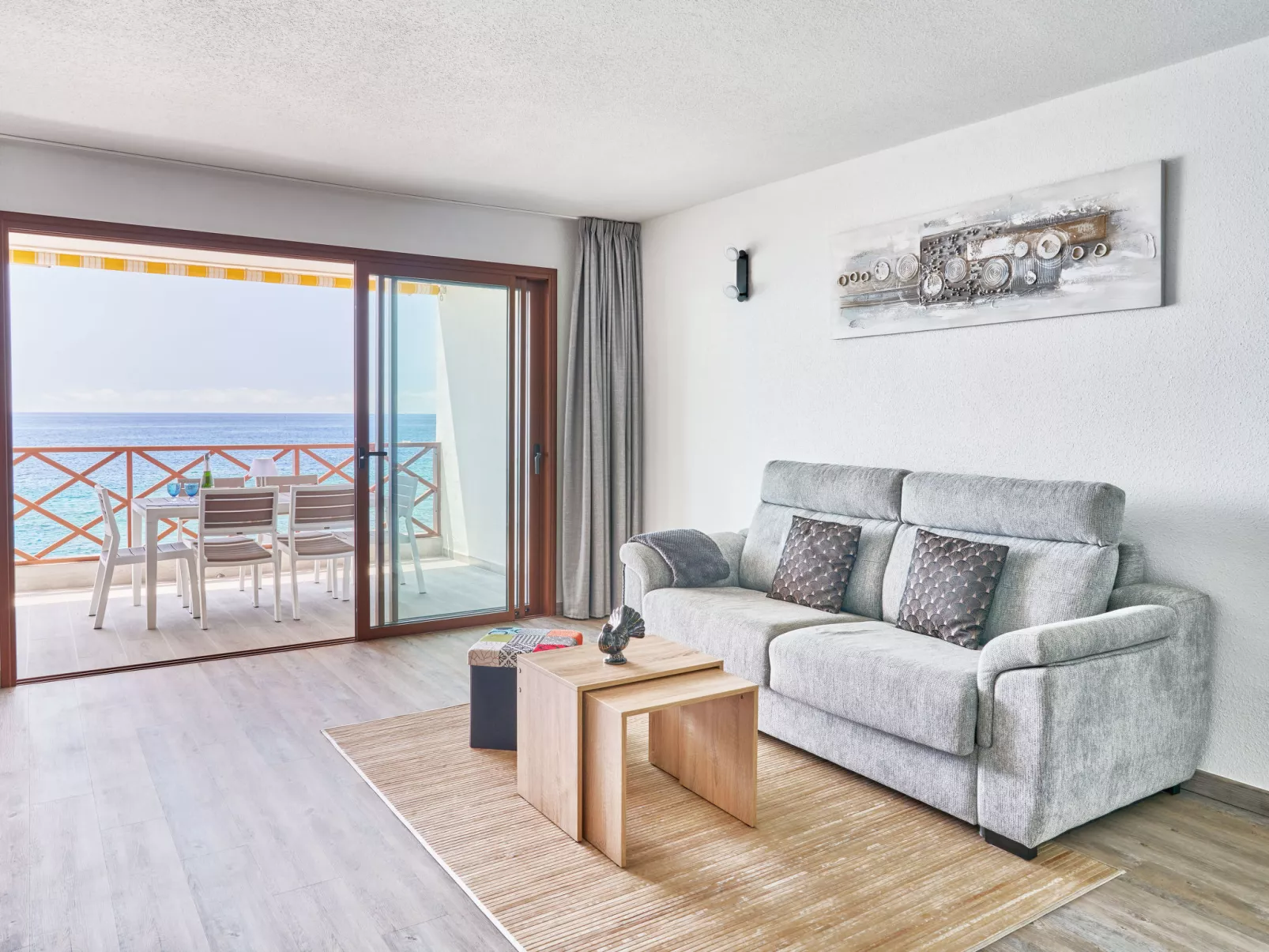 Sea View Neptuno-Inside