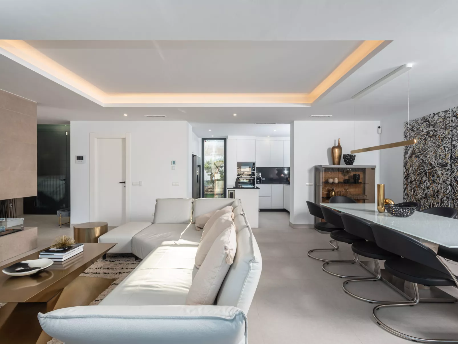 Villa Morris-Inside