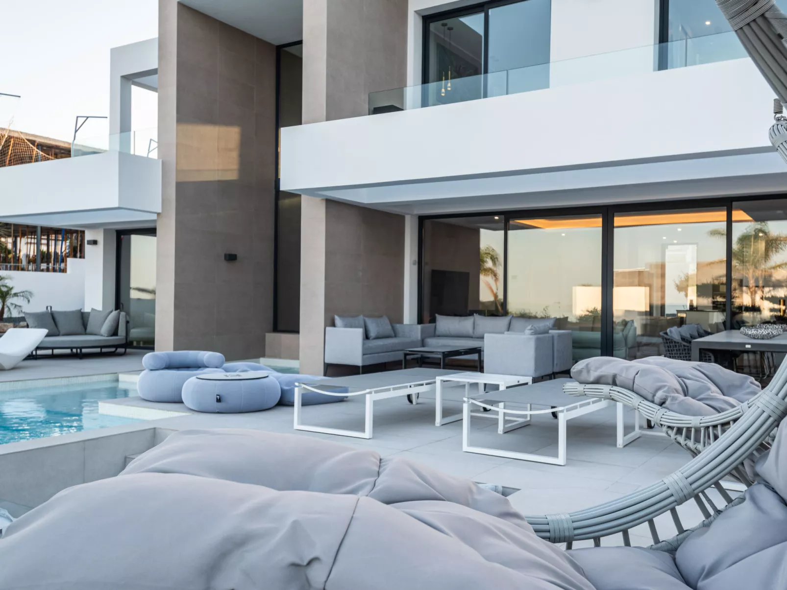 Villa Morris-Outside
