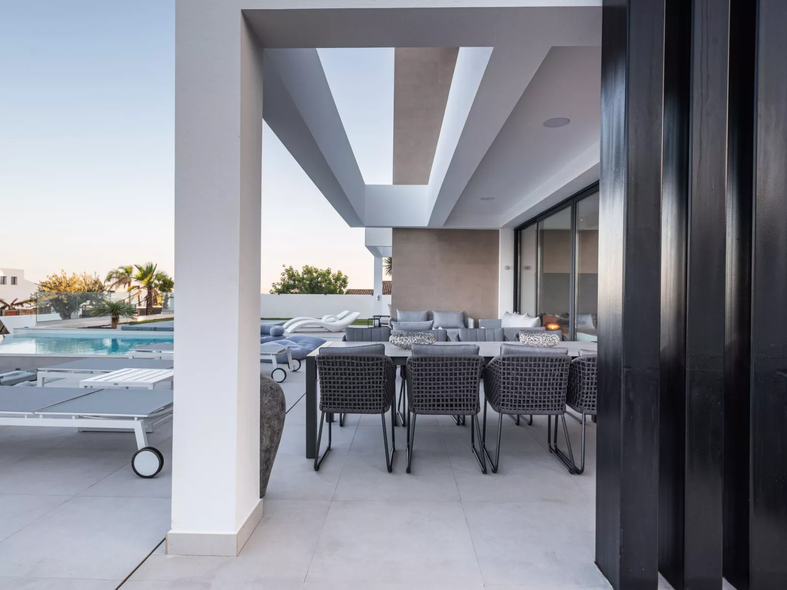 Villa Morris-Outside