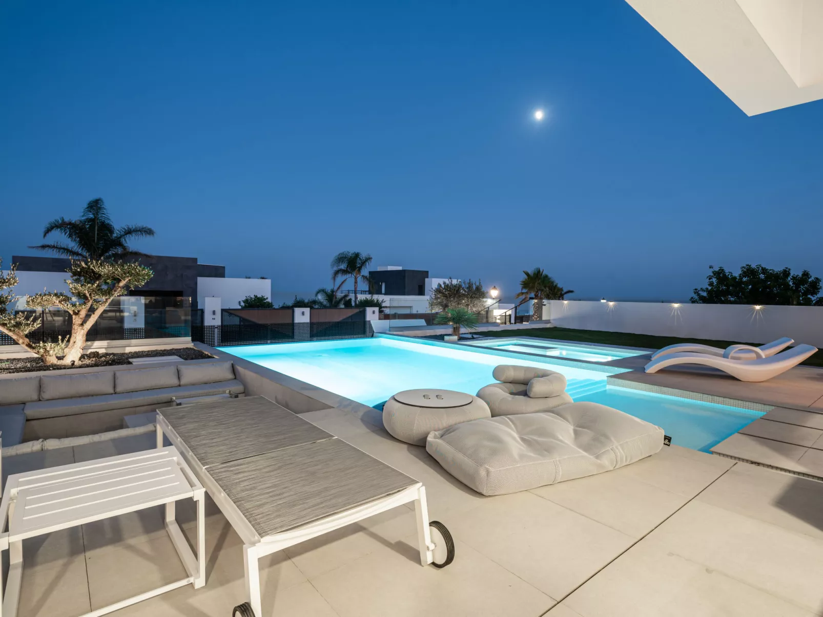 Villa Morris-Outside