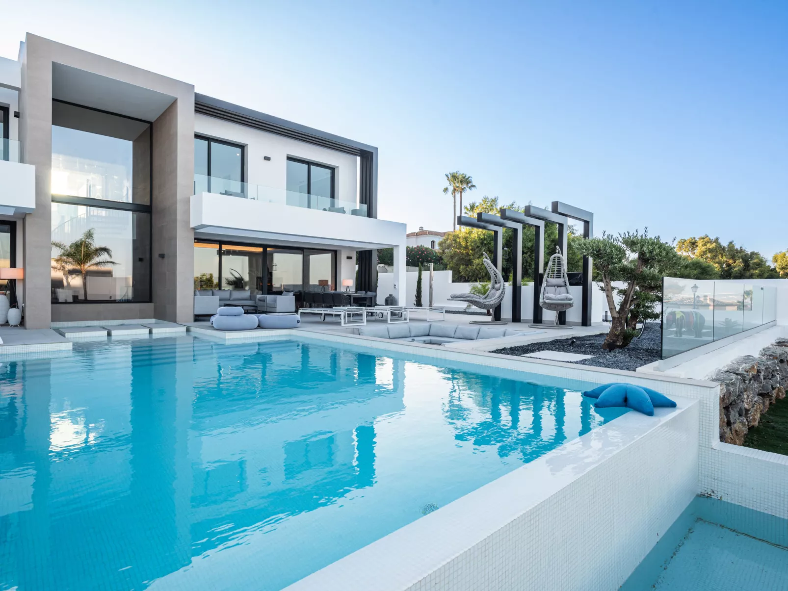 Villa Morris-Outside