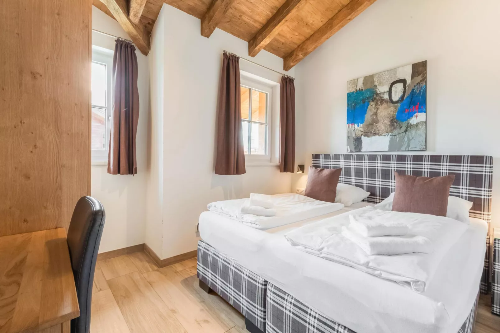 Stone Mountain Lodge-Bedroom