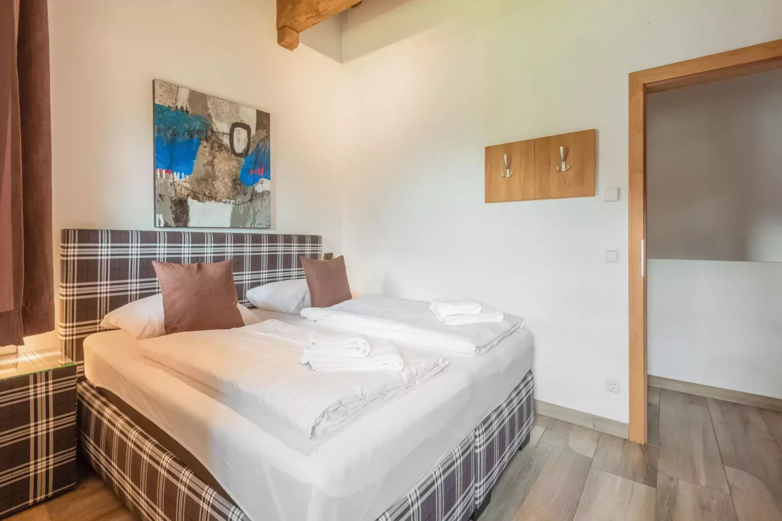 Stone Mountain Lodge-Bedroom