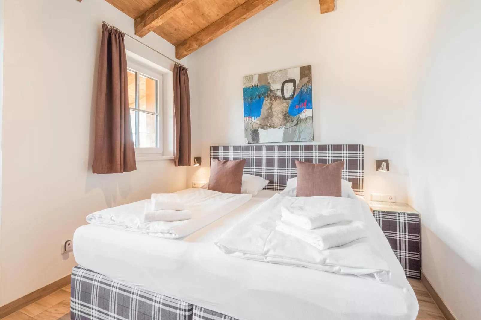 Stone Mountain Lodge-Bedroom