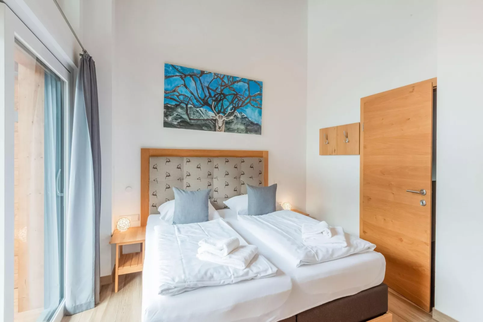 Stone Mountain Lodge-Bedroom