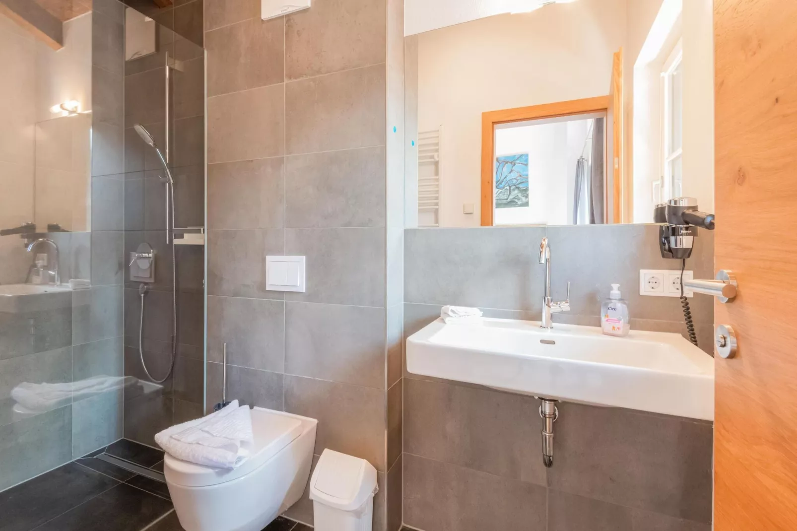 Stone Mountain Lodge-Bathroom