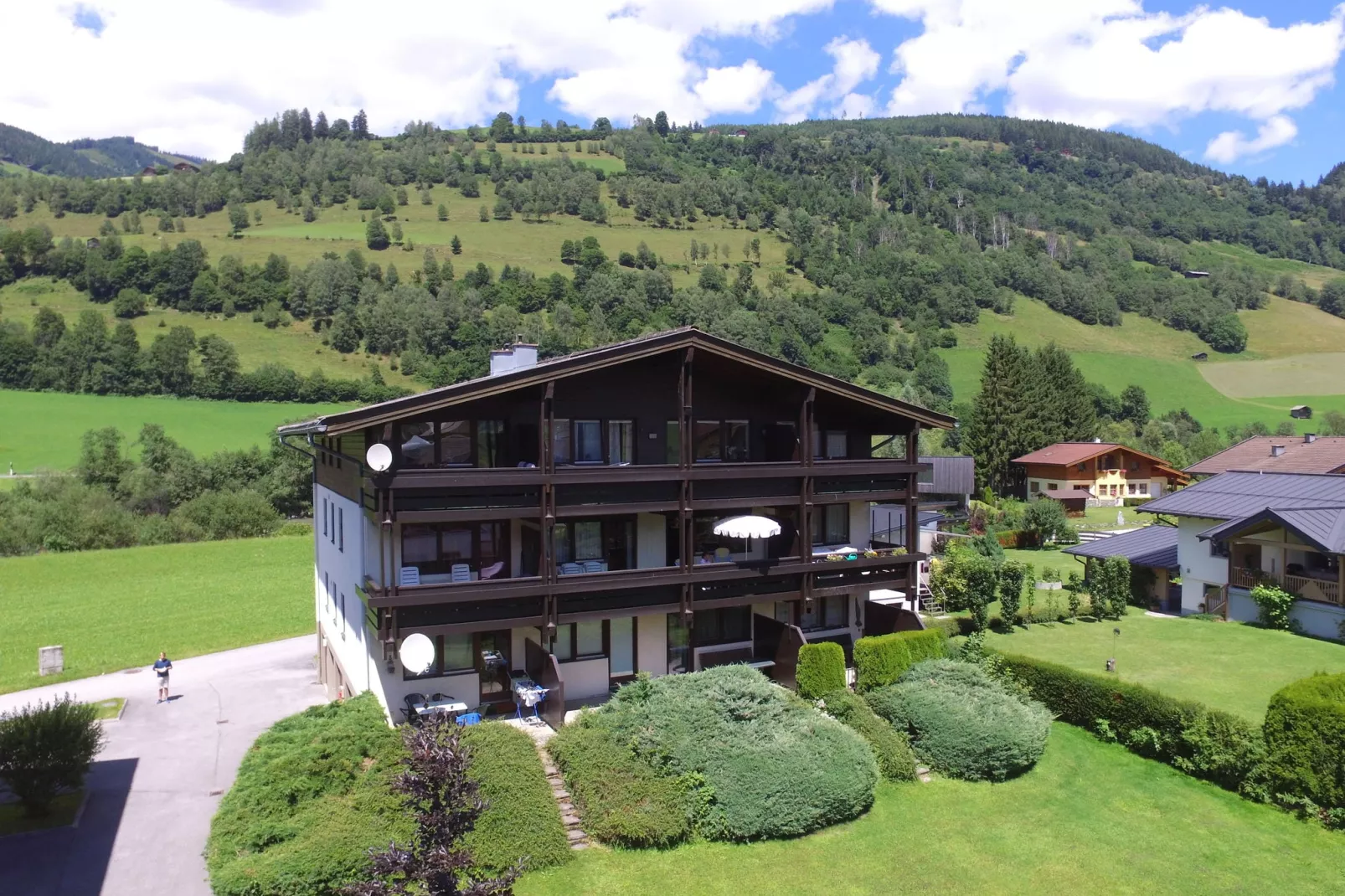 Mapartment-Exterior summer