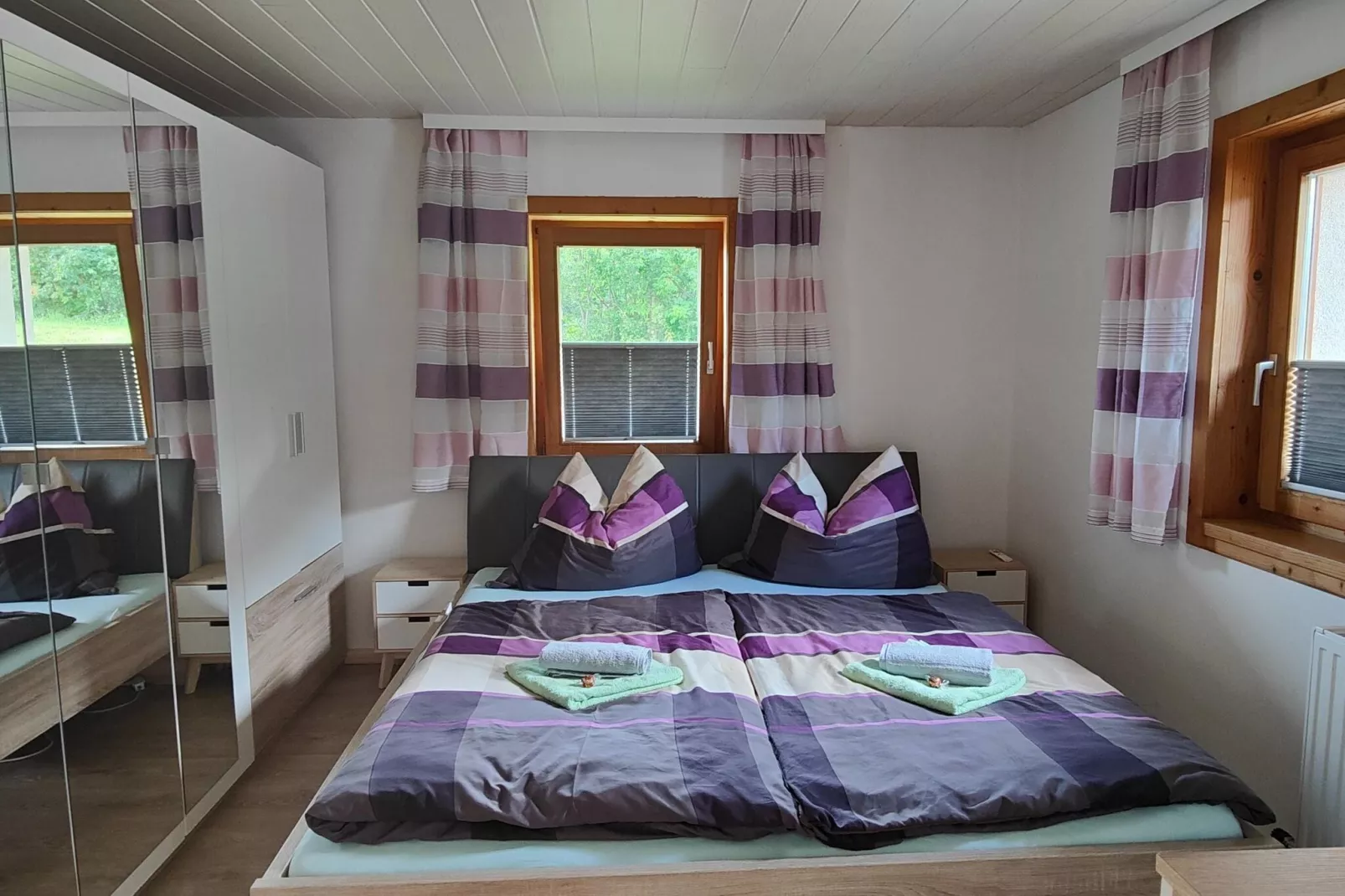 Hofer-Bedroom