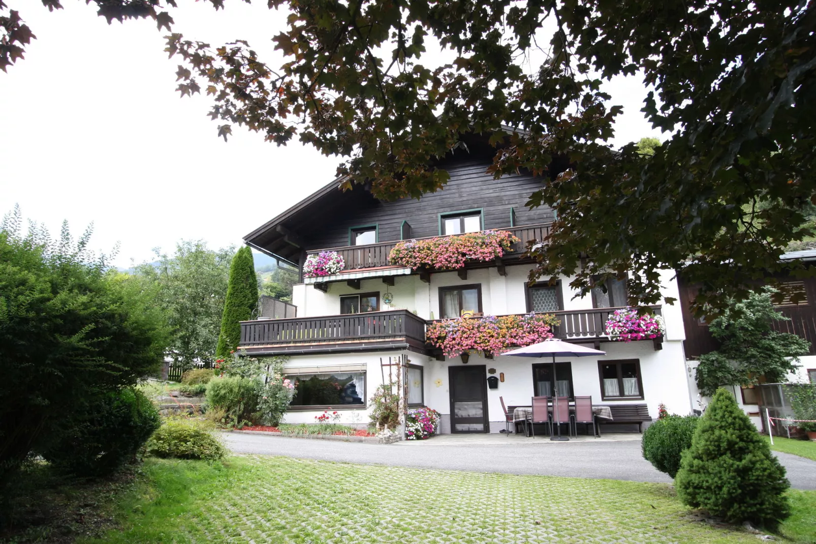 Unterstein 1-Exterior summer