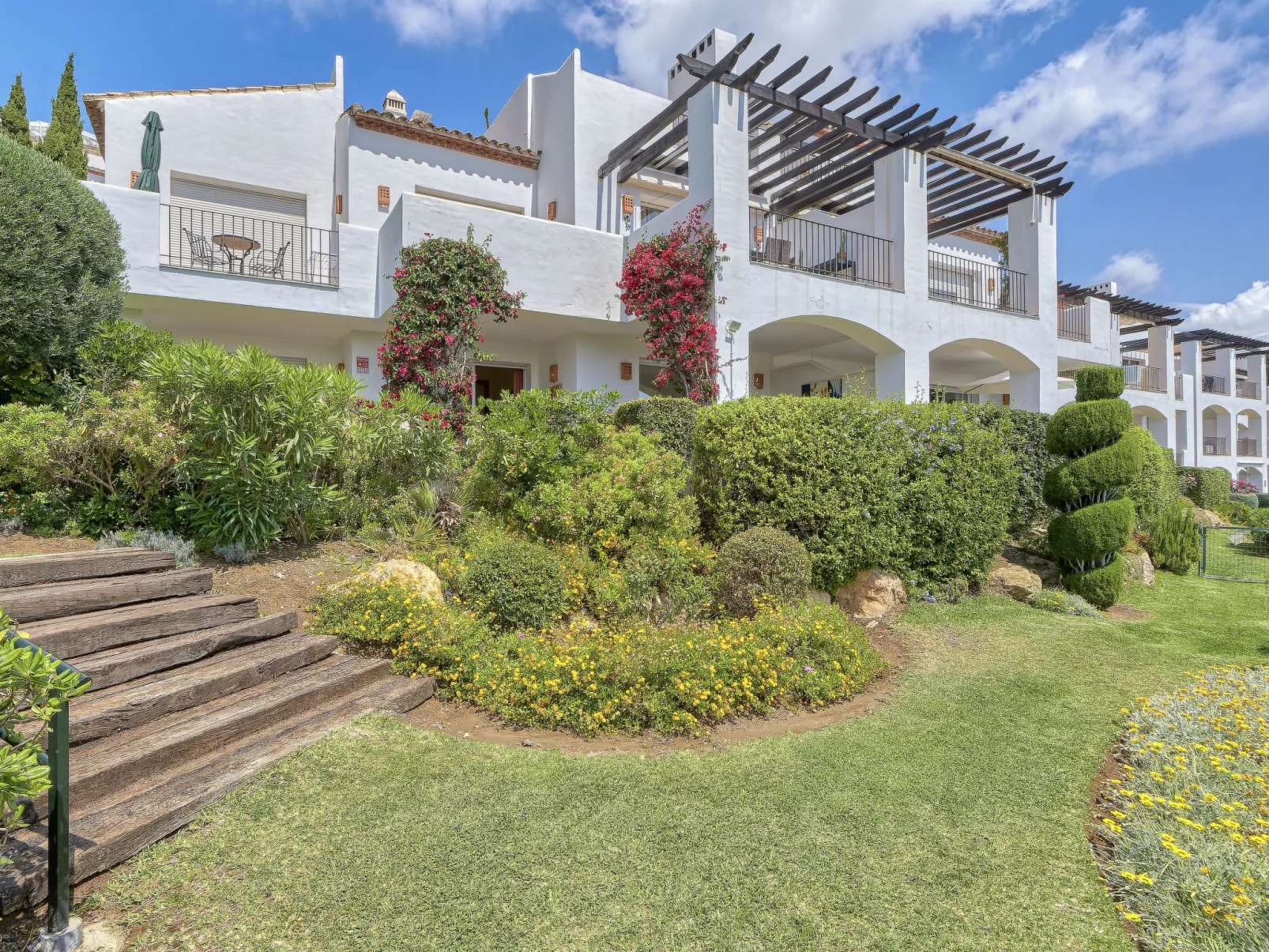 Altos de la Quinta-Outside