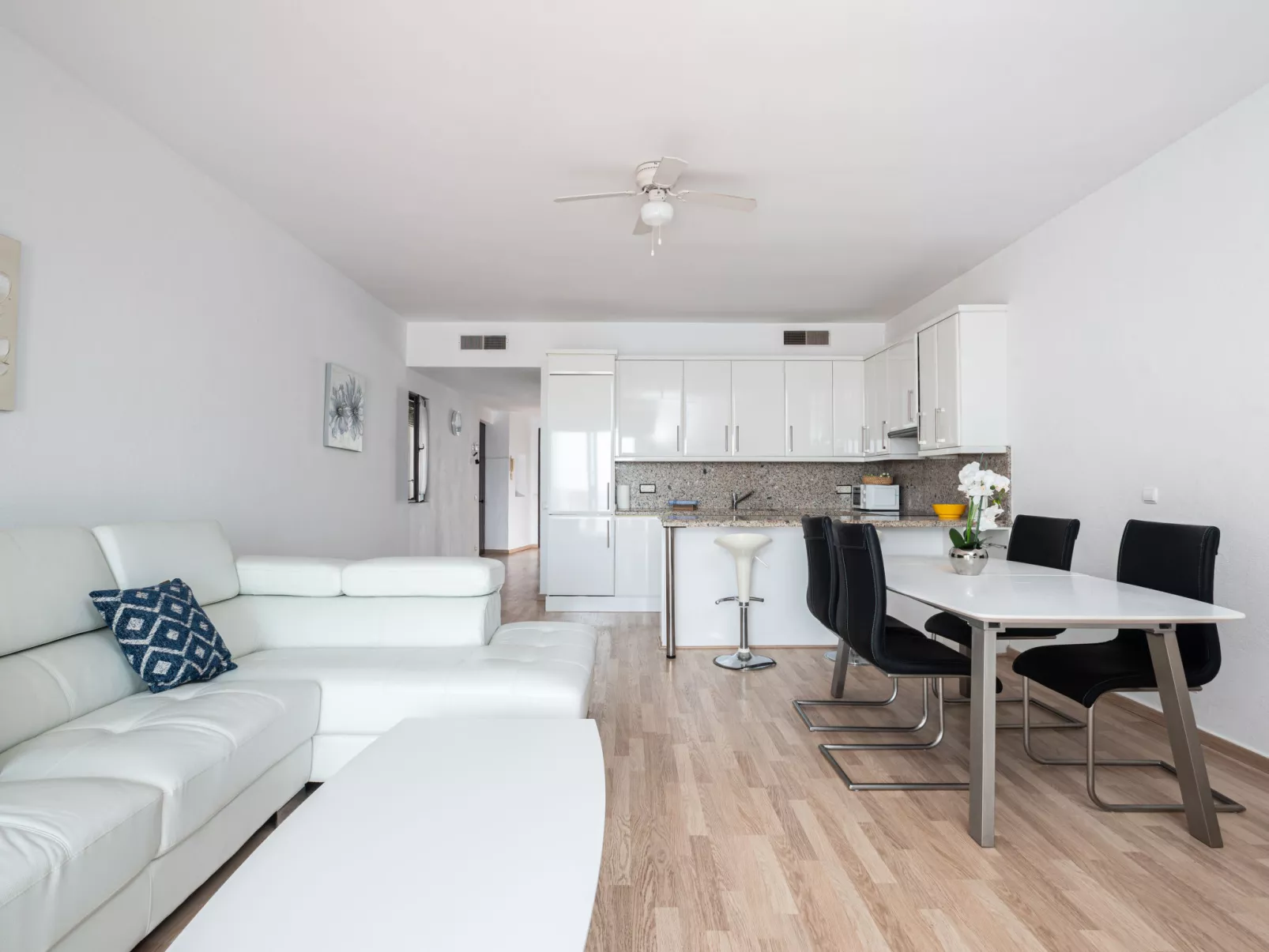 Puerto Banus First Line-Inside