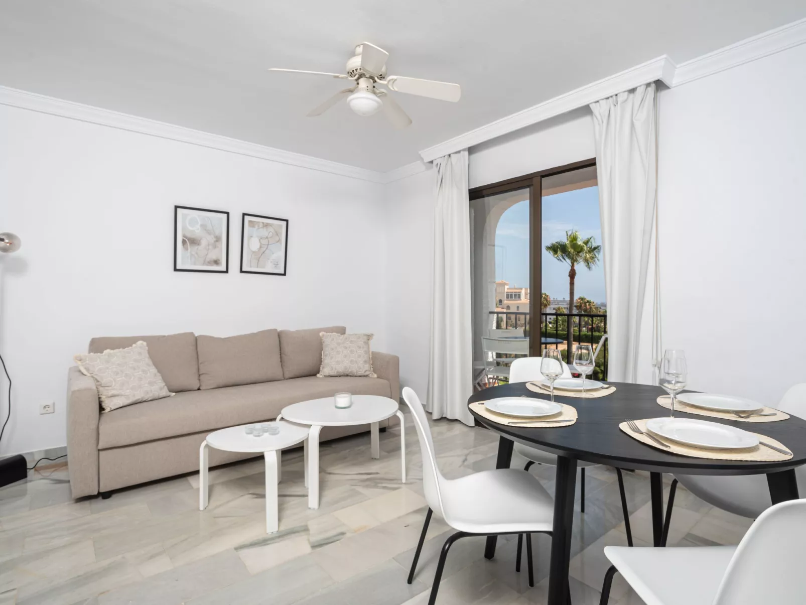 Las Farolas family retreat-Inside