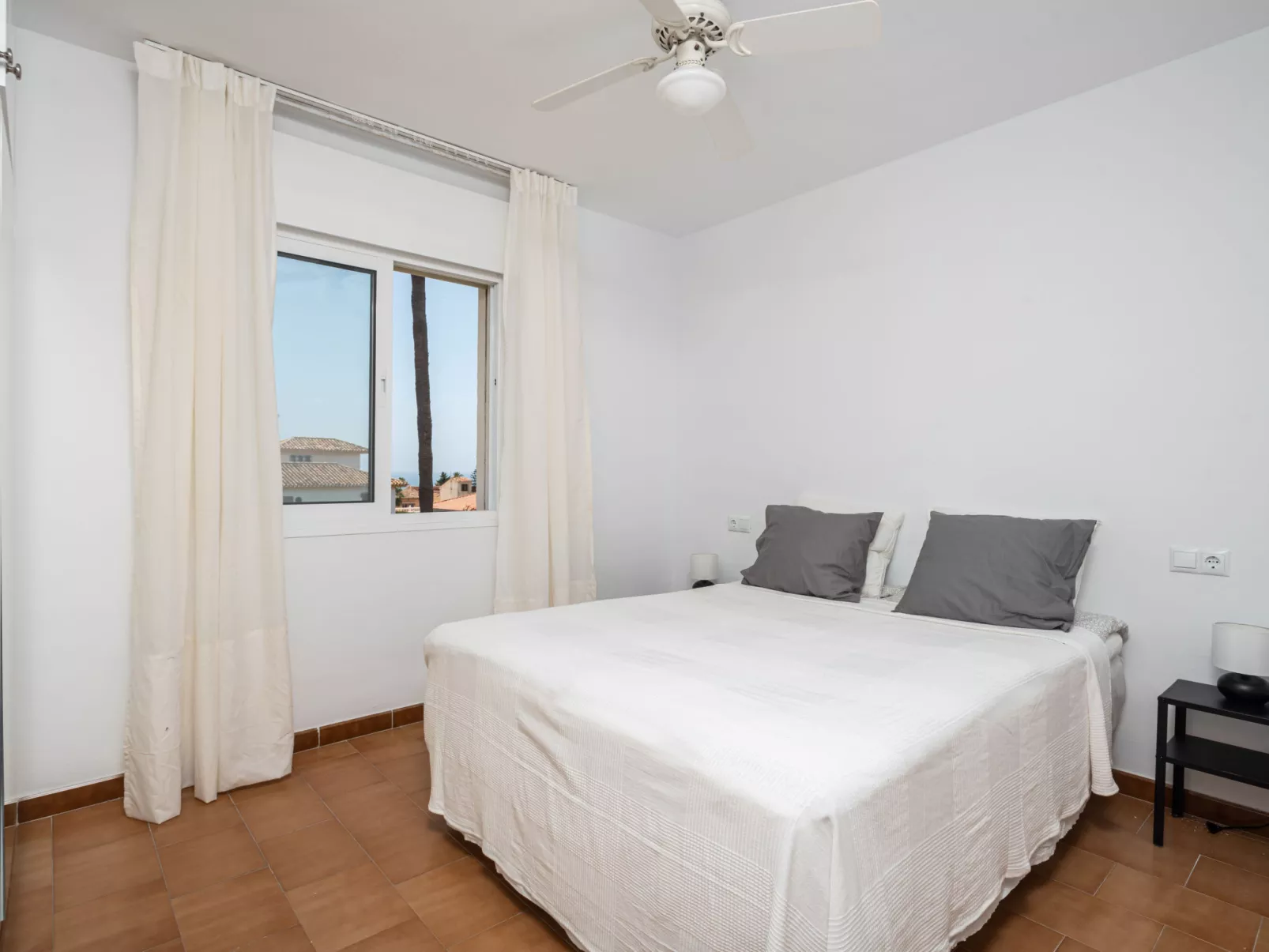 Las Farolas family retreat-Inside
