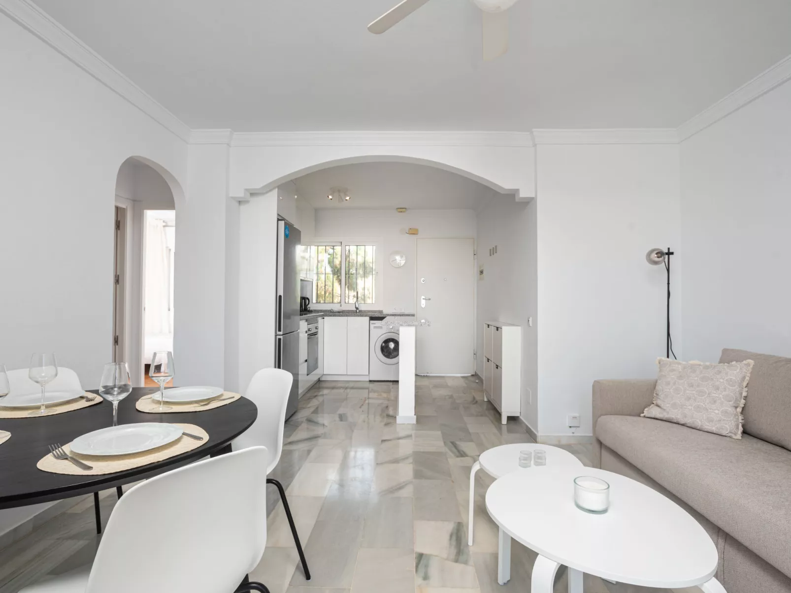 Las Farolas family retreat-Inside