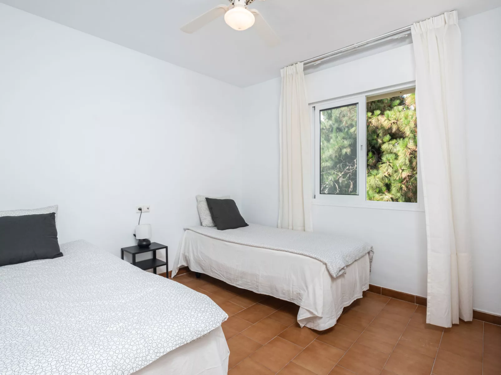 Las Farolas family retreat-Inside