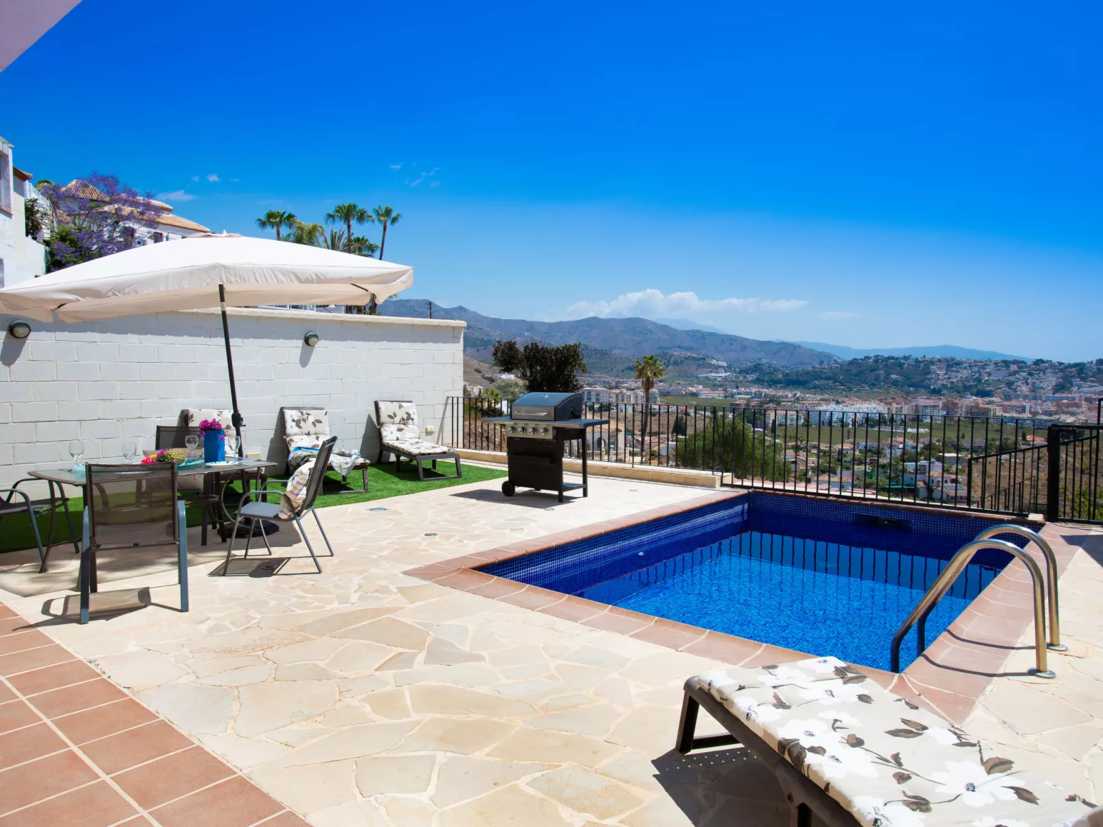 Mirador B-Outside