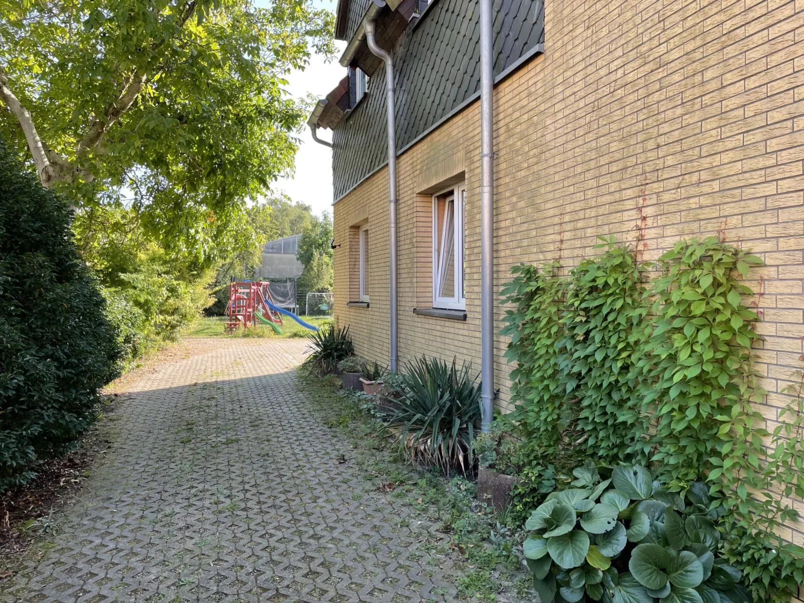 Old Hüsung (MUZ328)-Outside