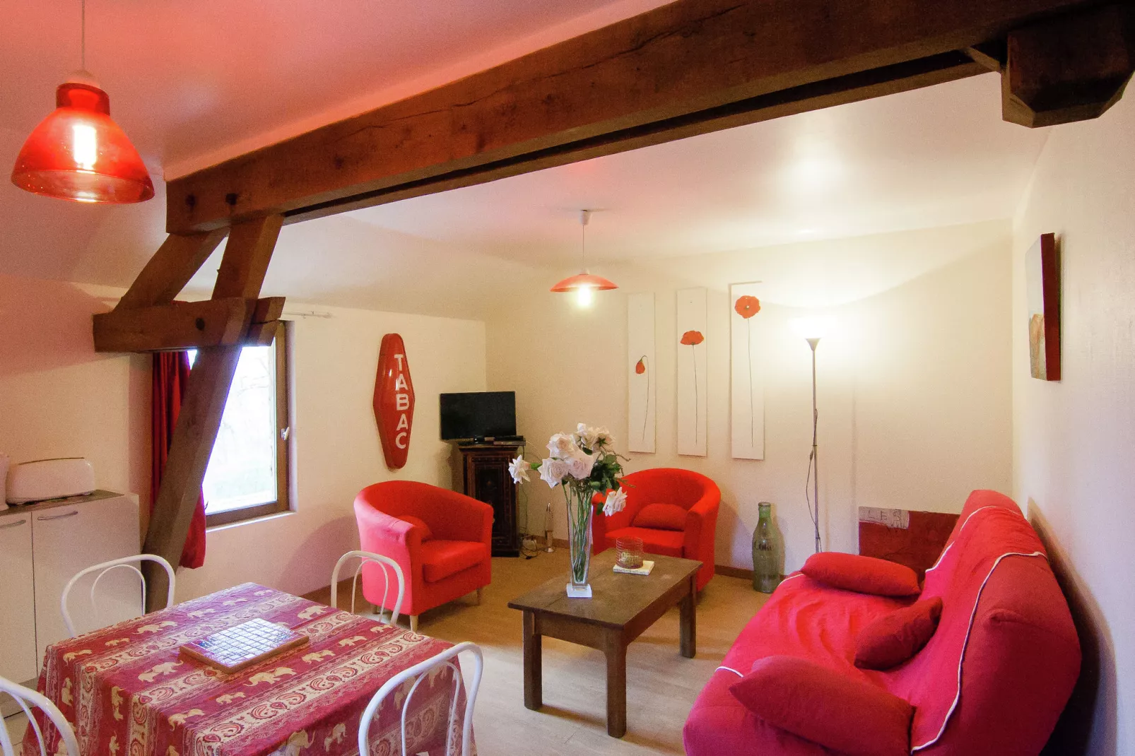 Les Coquelicots-Living room
