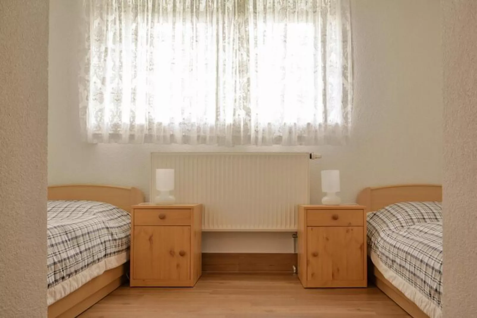4 Pers 85qm-Schlafzimmer