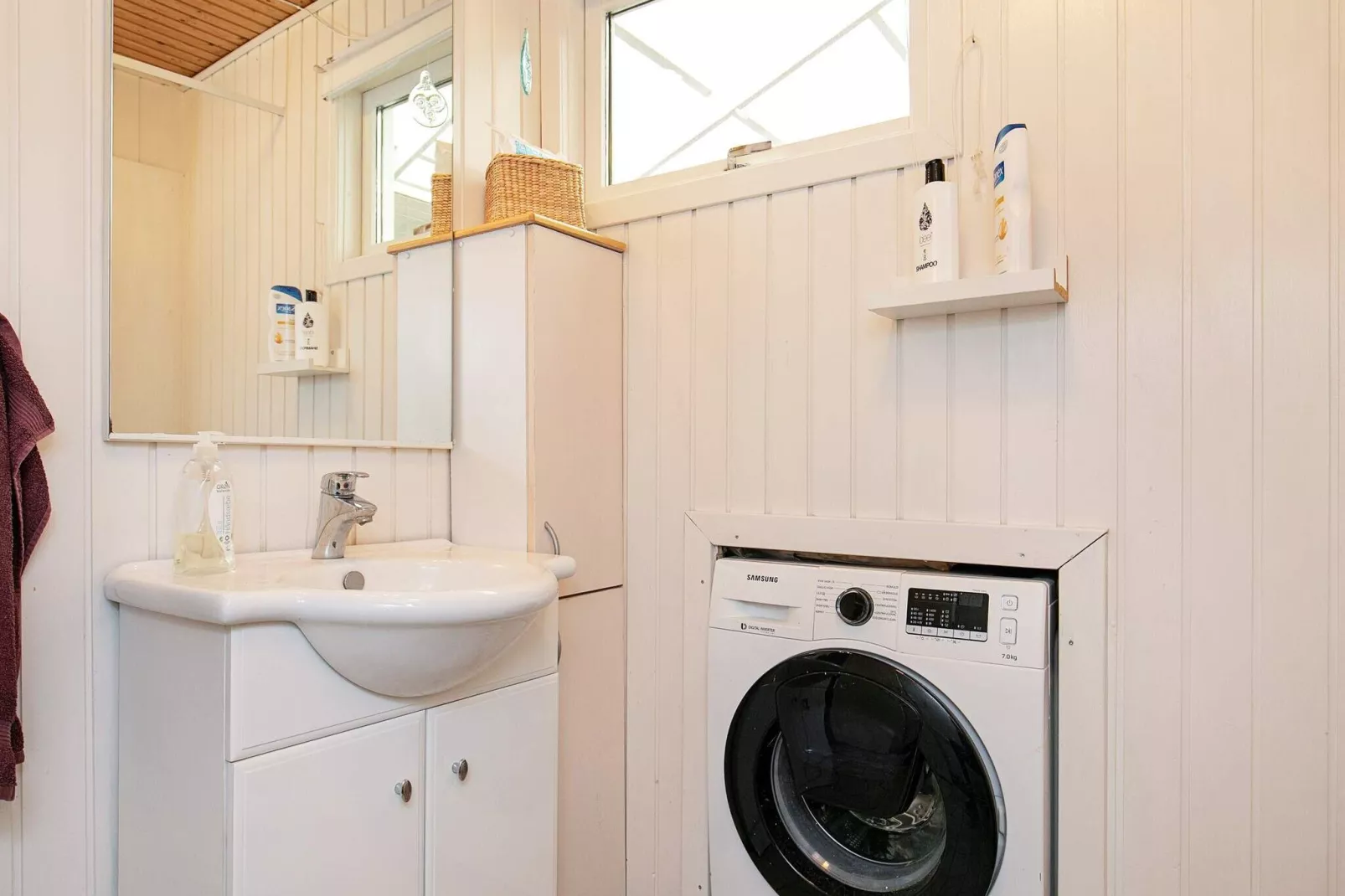 Retraite paisible au bord de l  eau-By Traum-Intérieur