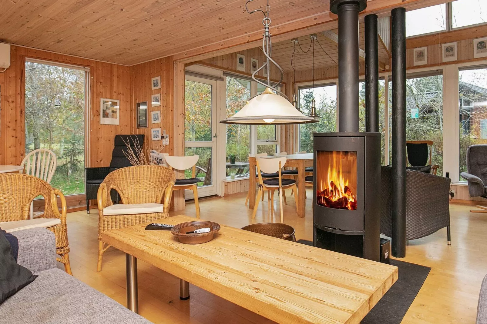 Retraite paisible au bord de l  eau-By Traum-Intérieur