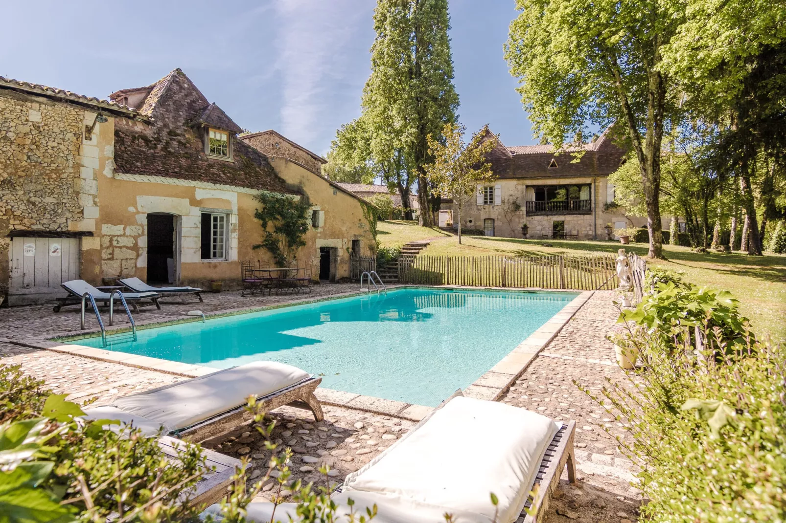 Manoir de la Baronie 21P-Exterior summer