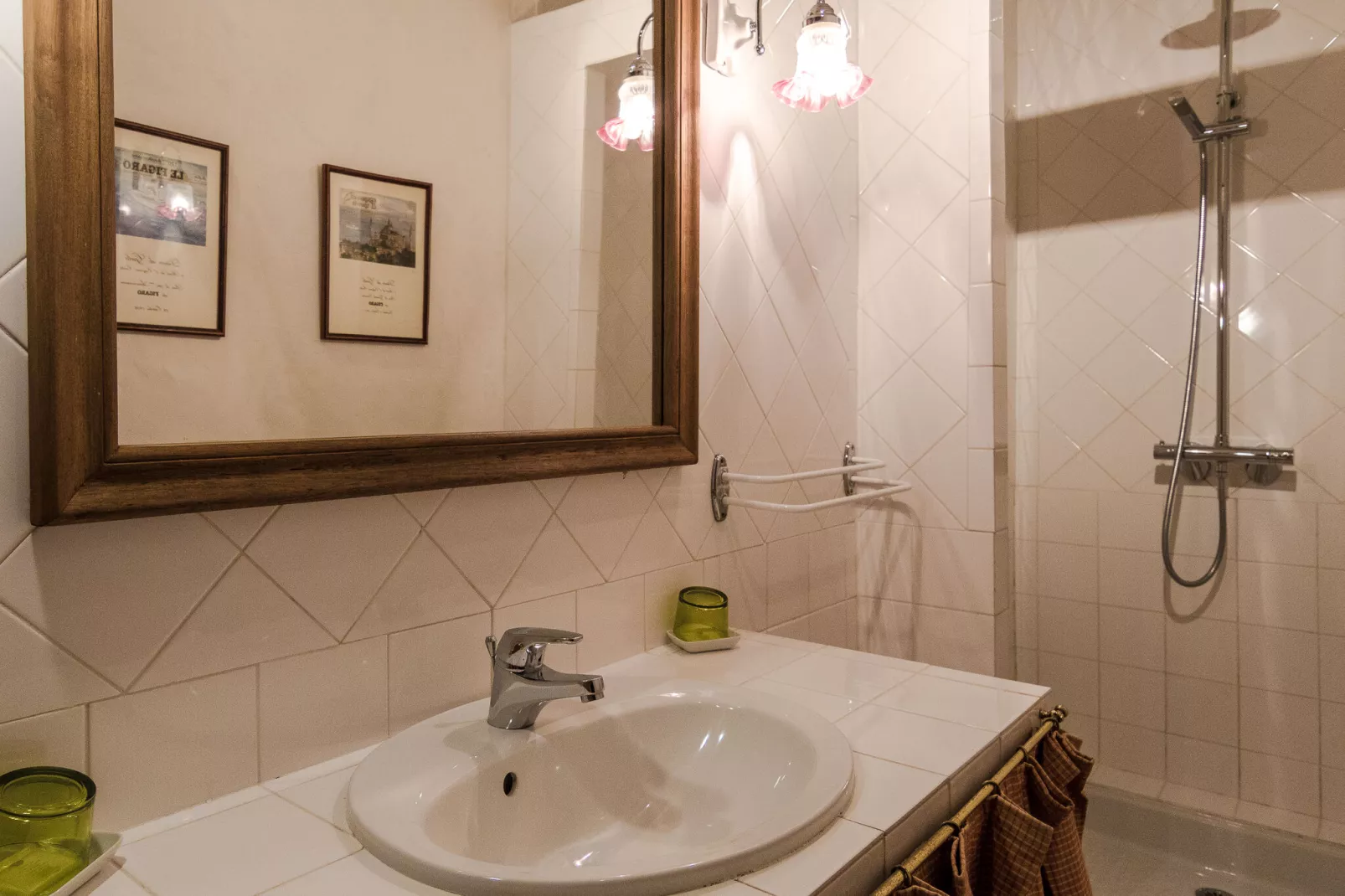 Manoir de la Baronie 21P-Bathroom