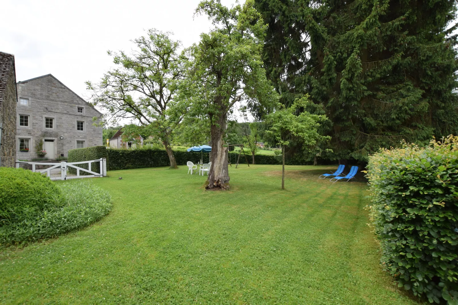 La Maison du Druide-Gardens summer