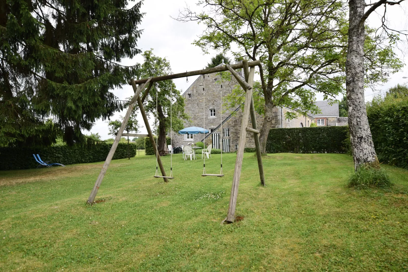 La Maison du Druide-Gardens summer