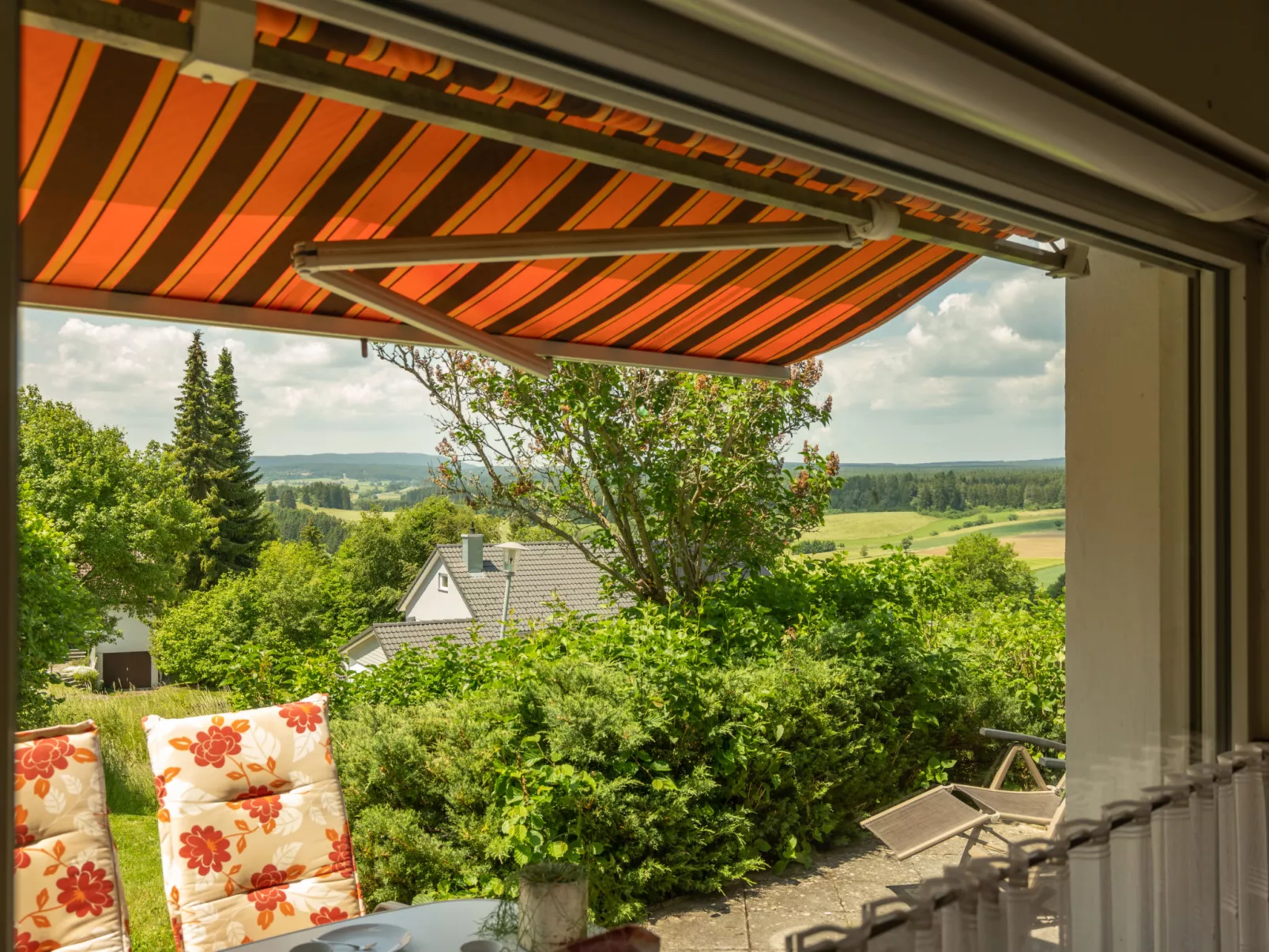 Schöne Aussicht-Outside
